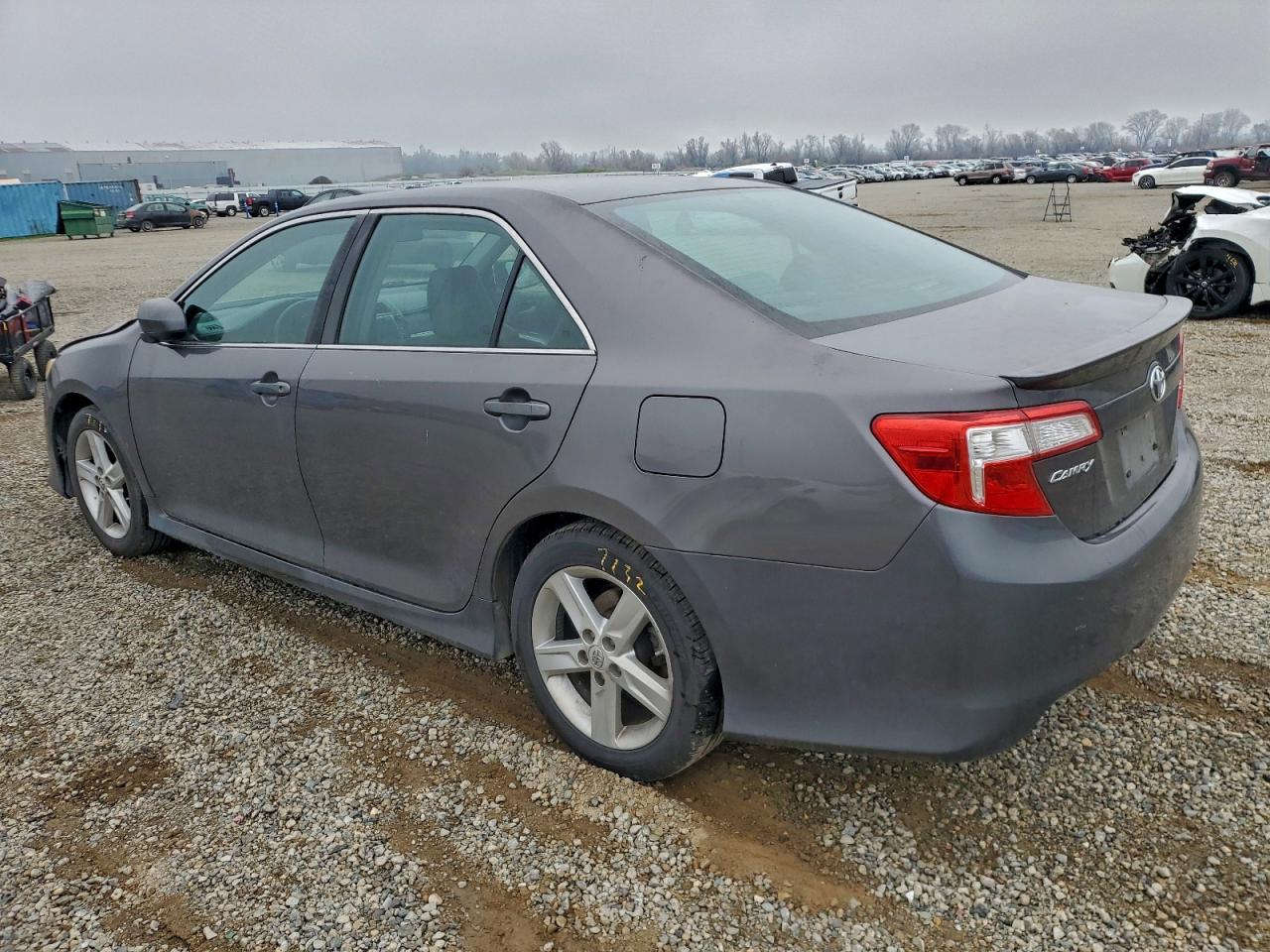2014 TOYOTA CAMRY L photo 2