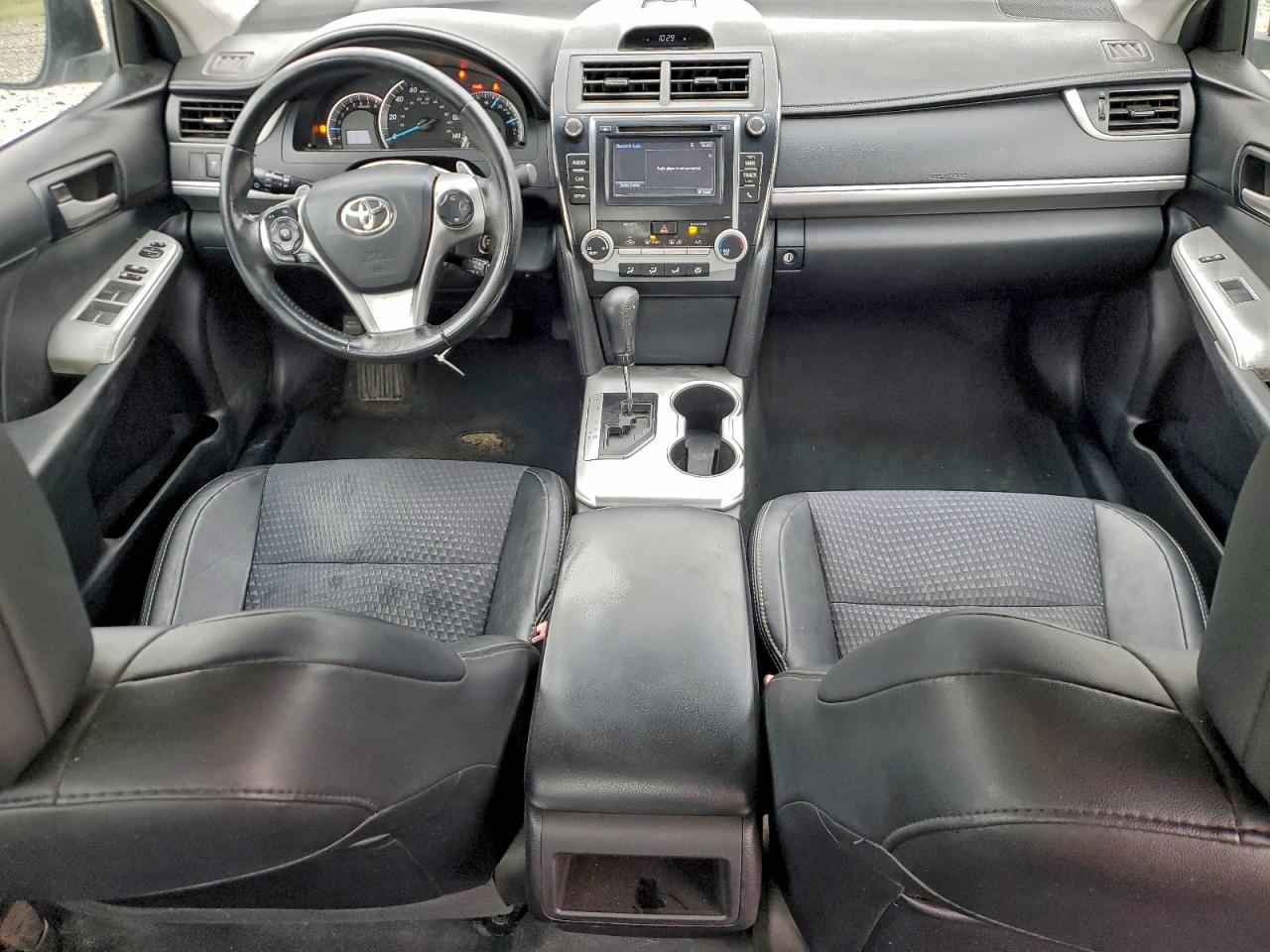 2014 TOYOTA CAMRY L photo 8