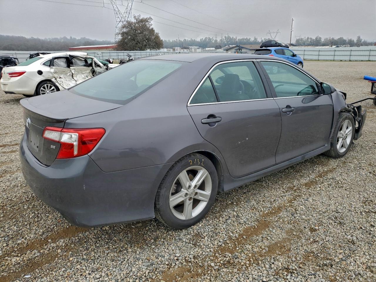 2014 TOYOTA CAMRY L photo 3