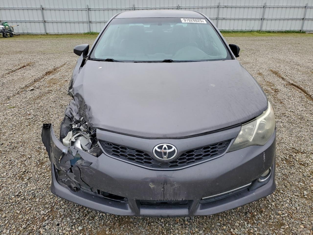 2014 TOYOTA CAMRY L photo 5