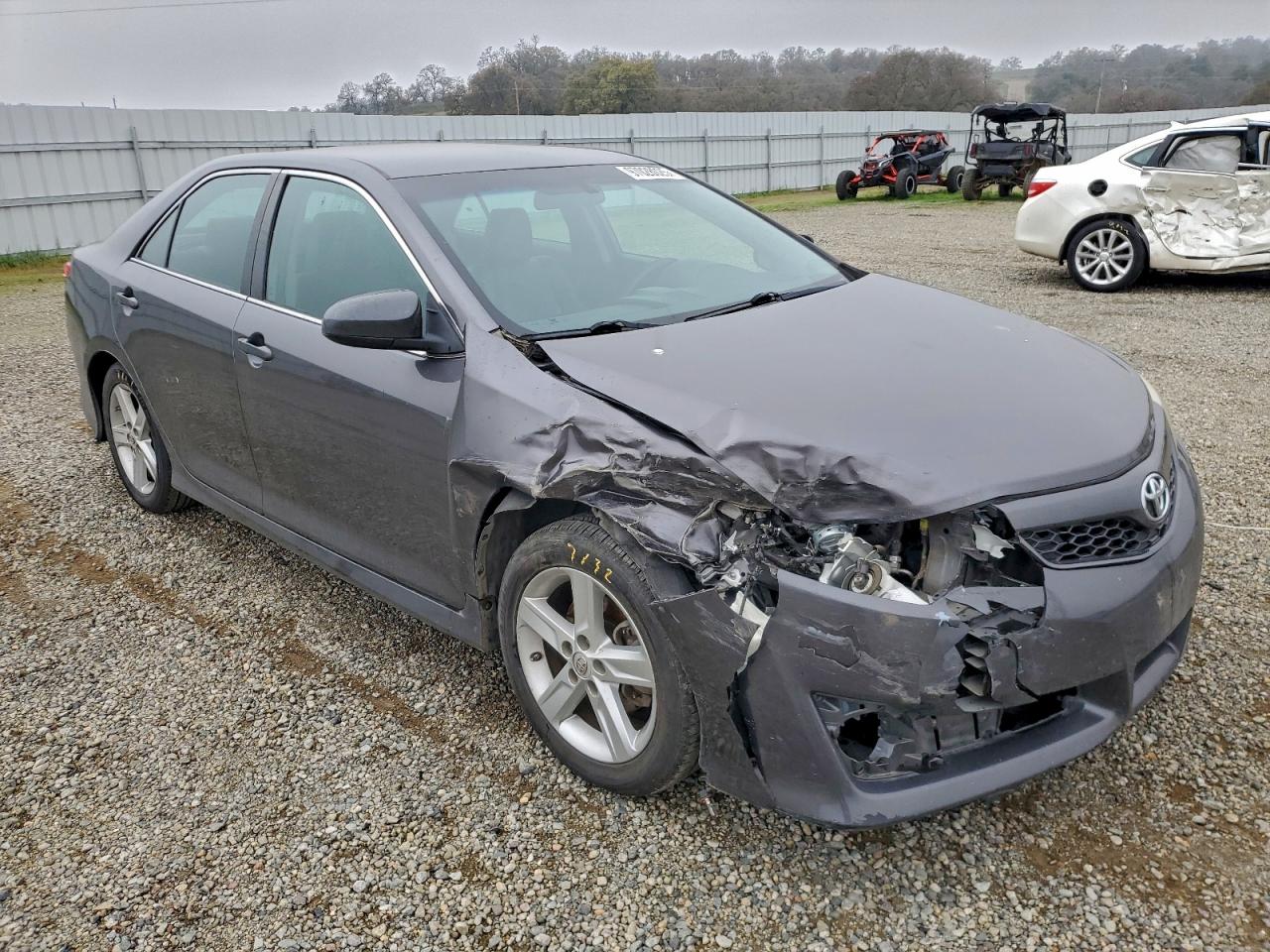 2014 TOYOTA CAMRY L photo 4