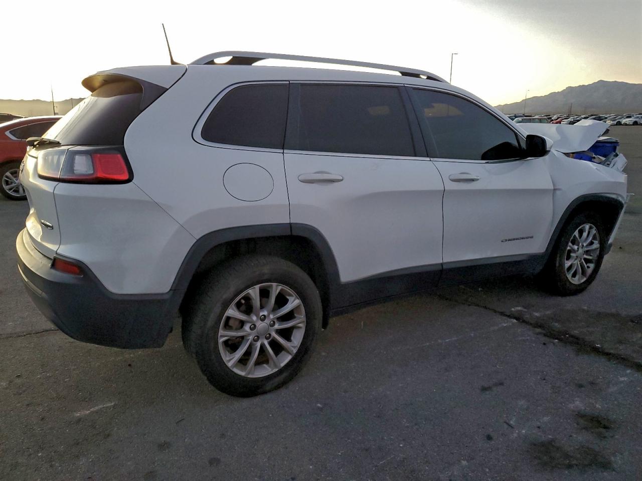 2019 JEEP CHEROKEE LATITUDE photo 5