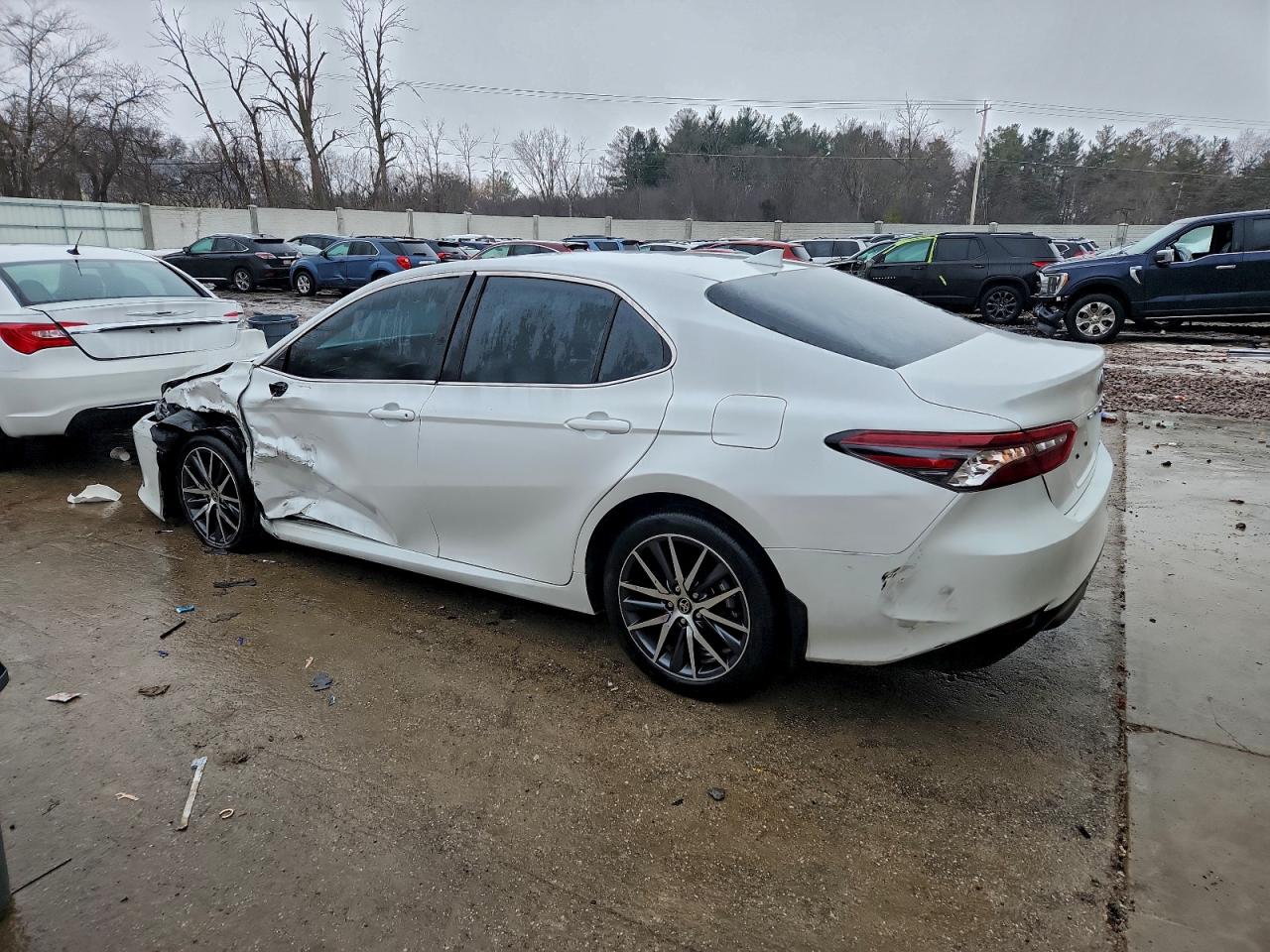 2024 TOYOTA CAMRY XLE photo 4