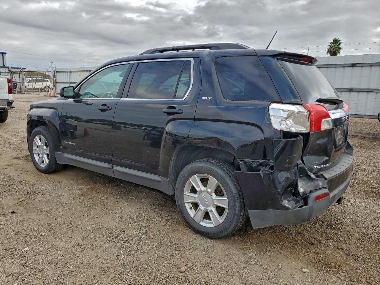 2013 GMC TERRAIN SLT photo 2
