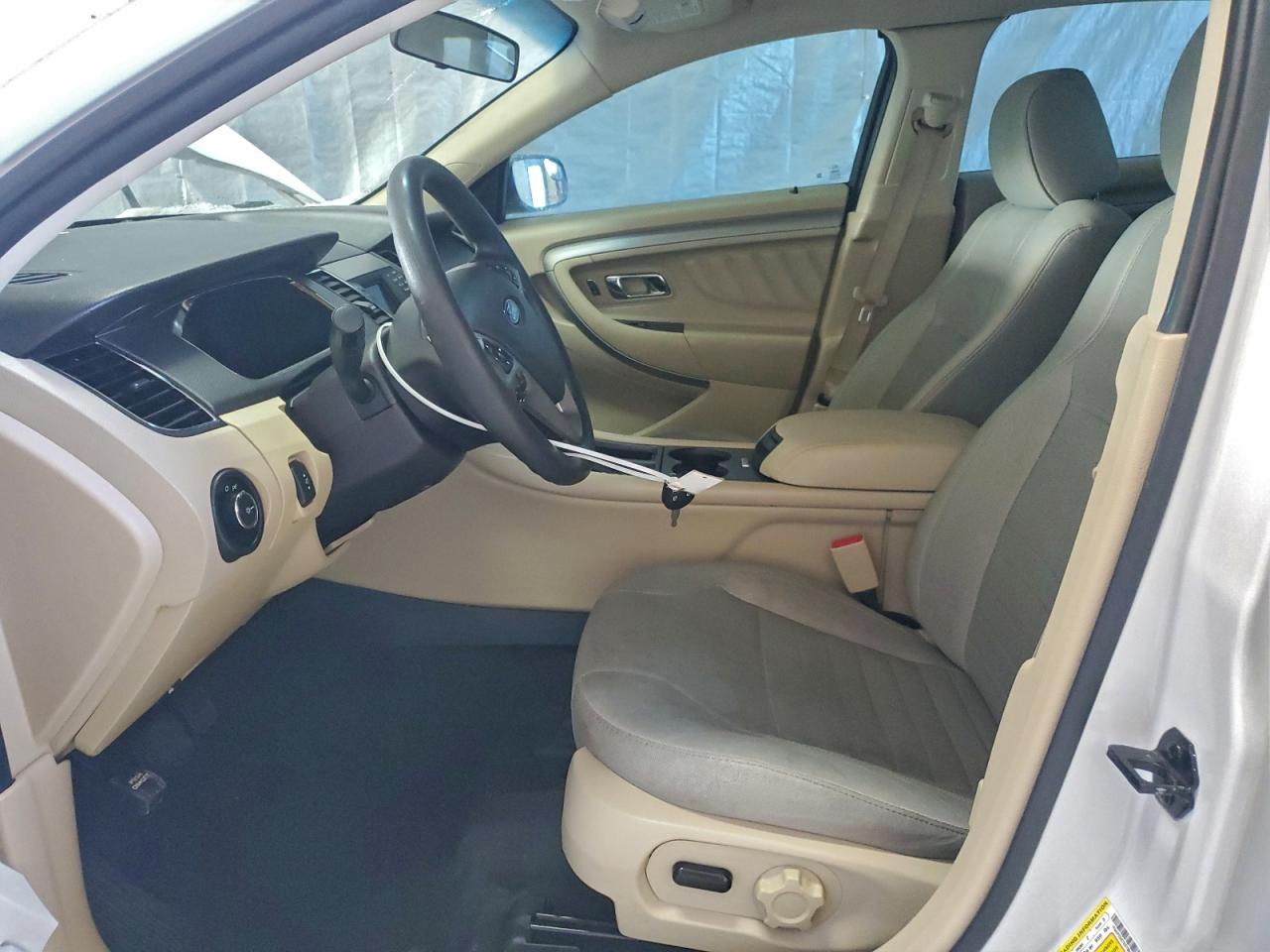2019 FORD TAURUS SE photo 19