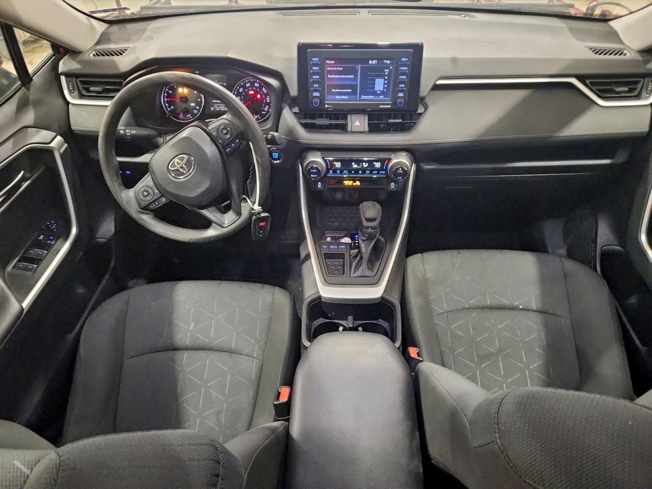 2022 TOYOTA RAV4 XLE photo 22