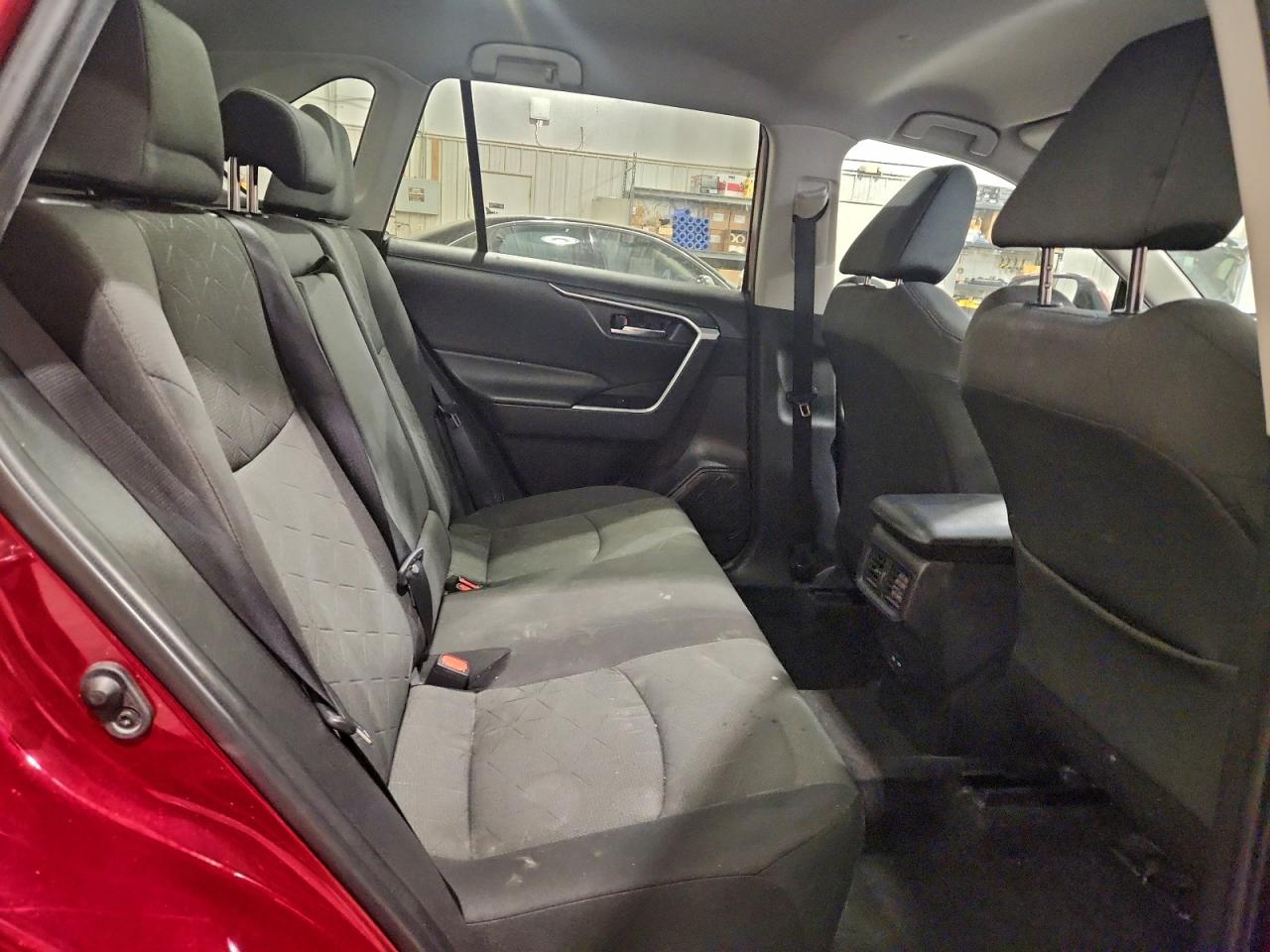 2022 TOYOTA RAV4 XLE photo 28