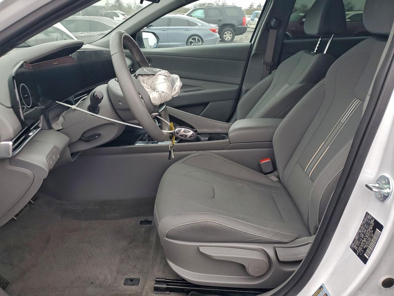 2025 HYUNDAI ELANTRA BLUE photo 7