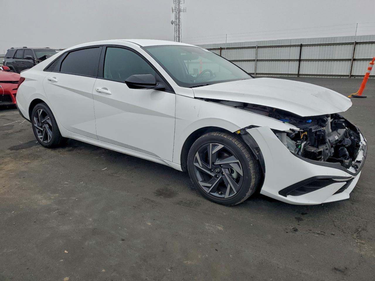 2025 HYUNDAI ELANTRA BLUE photo 4