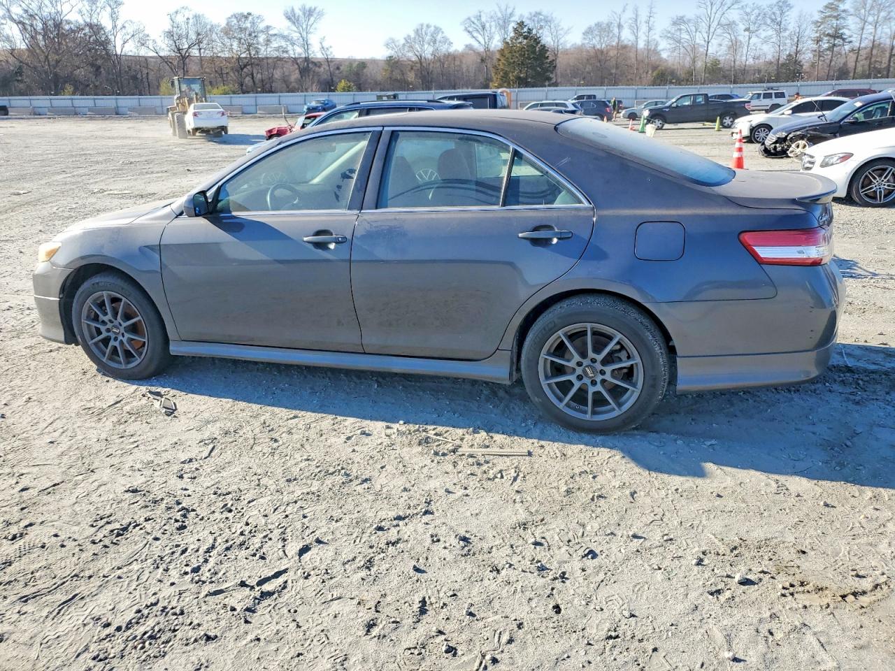 2011 TOYOTA CAMRY BASE photo 2