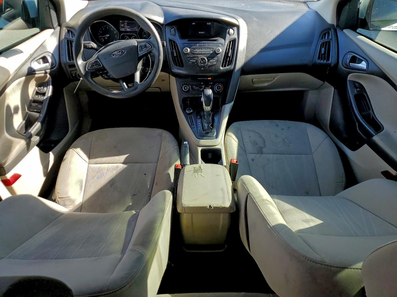 2017 FORD FOCUS SE photo 8