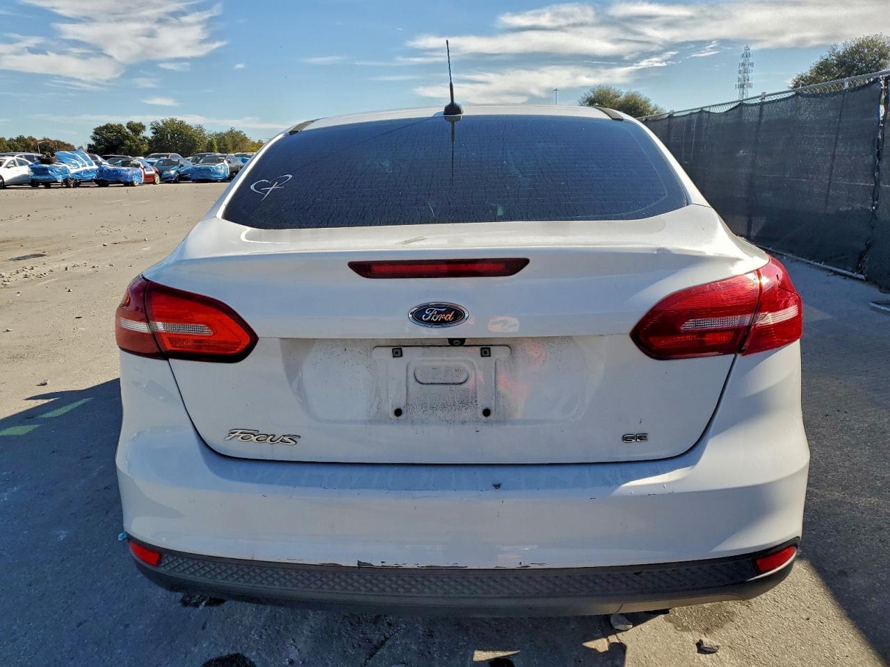 2017 FORD FOCUS SE photo 6