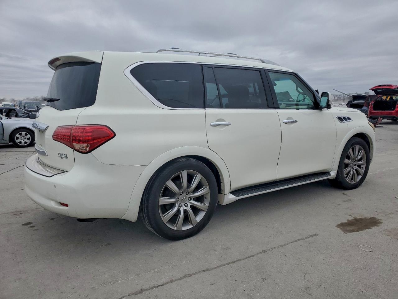 2011 INFINITI QX56 photo 3