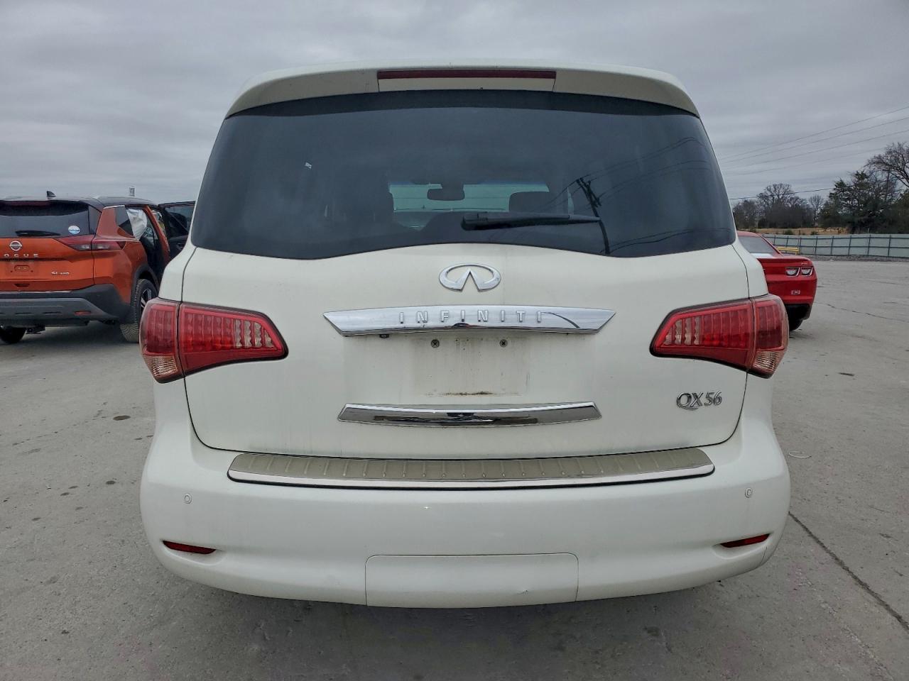 2011 INFINITI QX56 photo 6