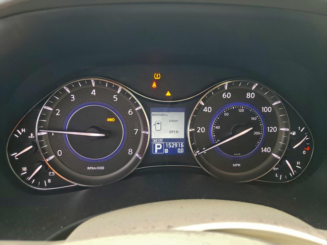 2011 INFINITI QX56 photo 9