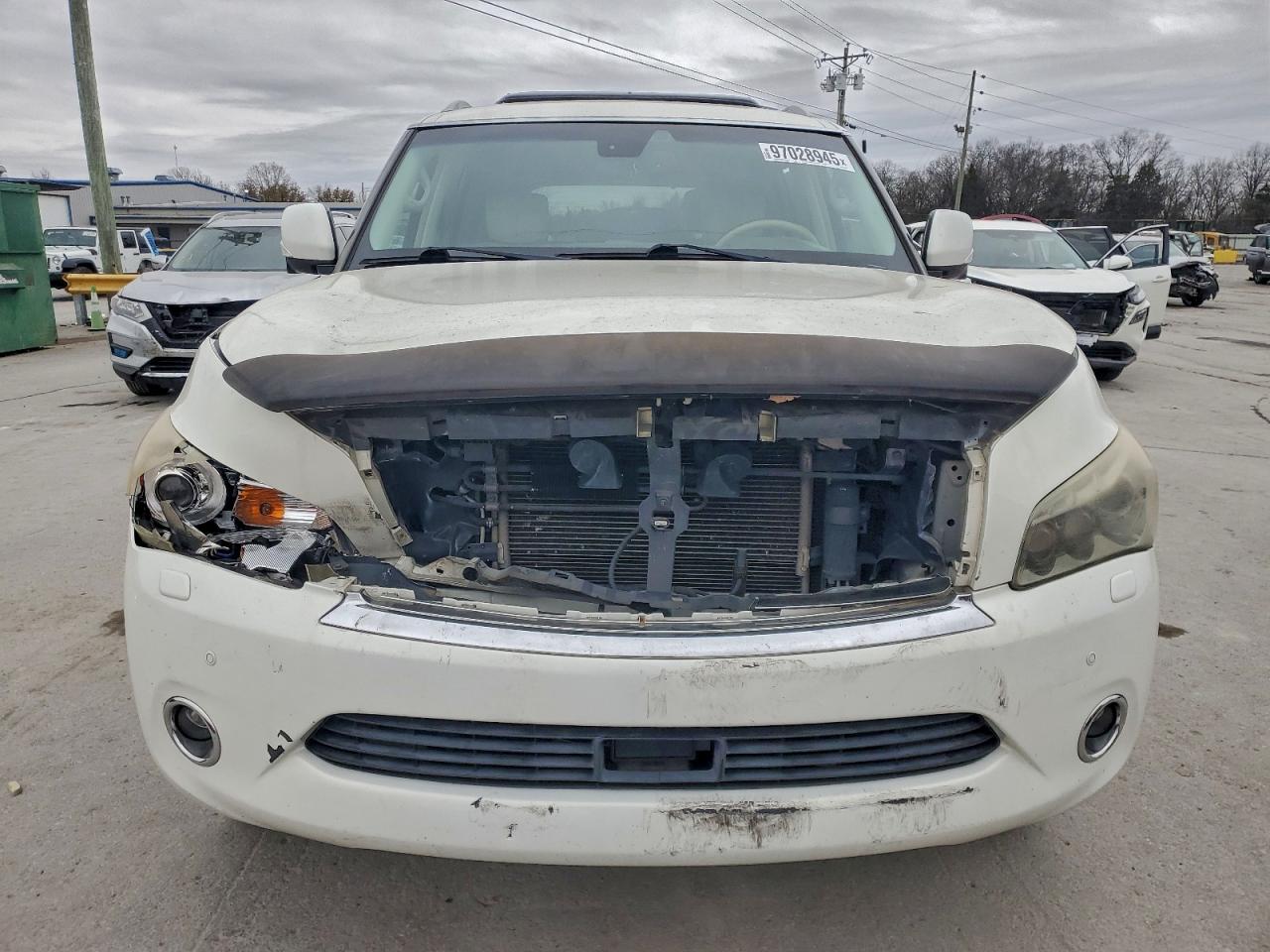 2011 INFINITI QX56 photo 5