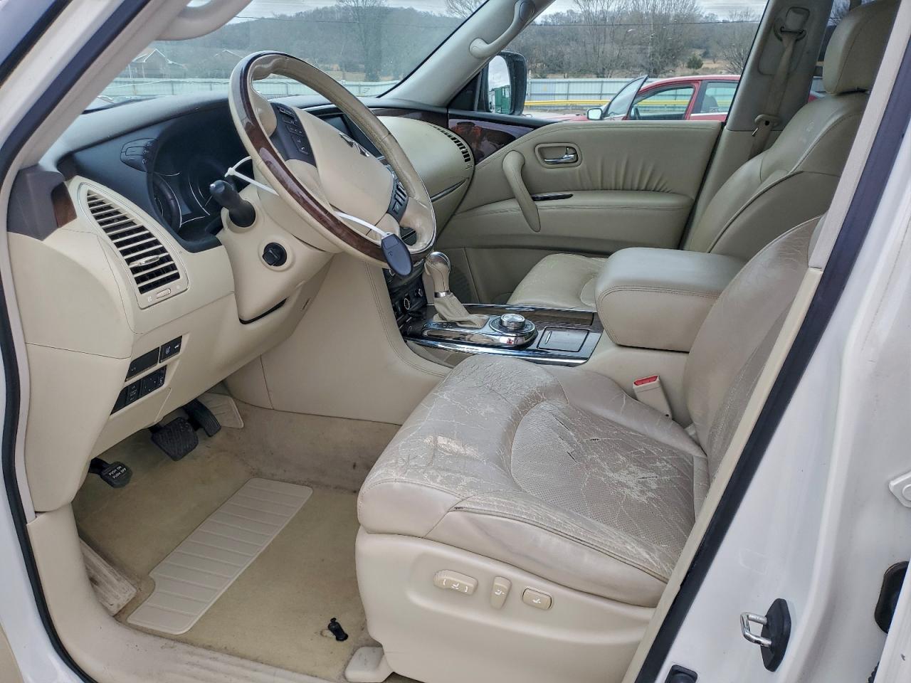 2011 INFINITI QX56 photo 7