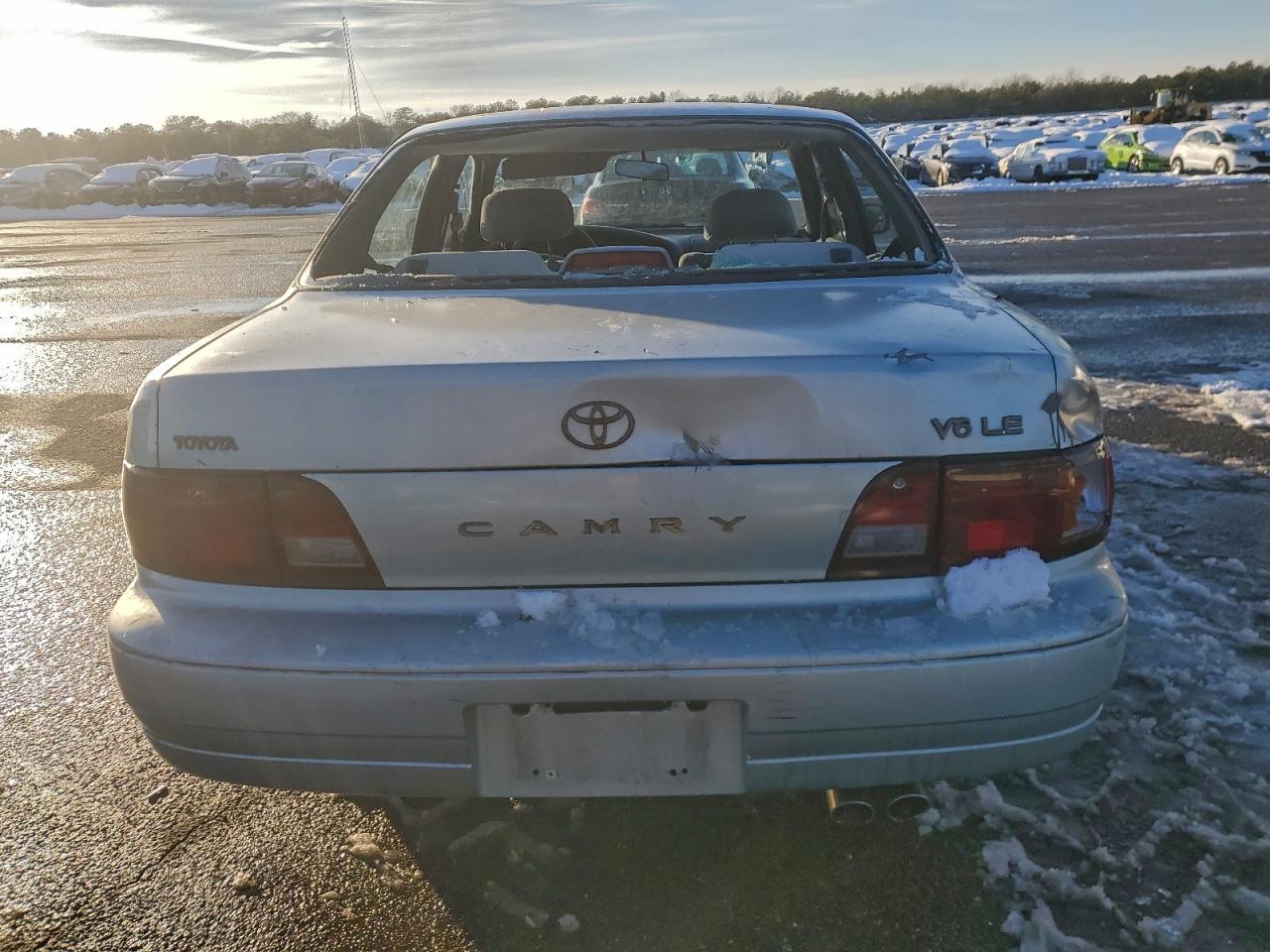 1996 TOYOTA CAMRY LE photo 6