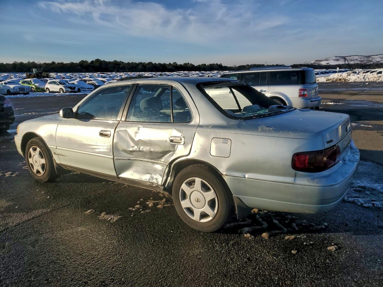 1996 TOYOTA CAMRY LE photo 2