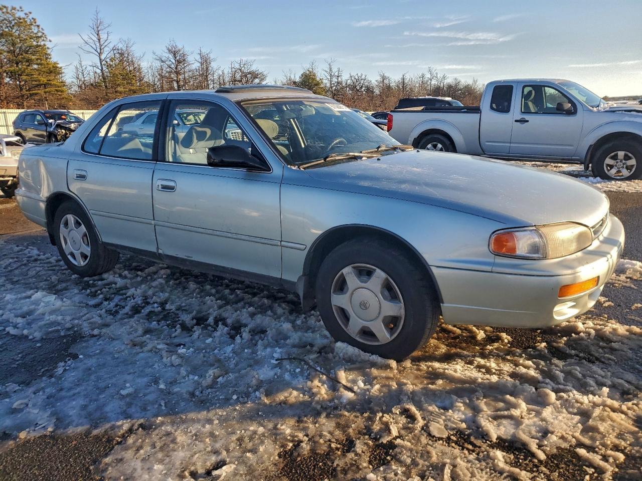 1996 TOYOTA CAMRY LE photo 4