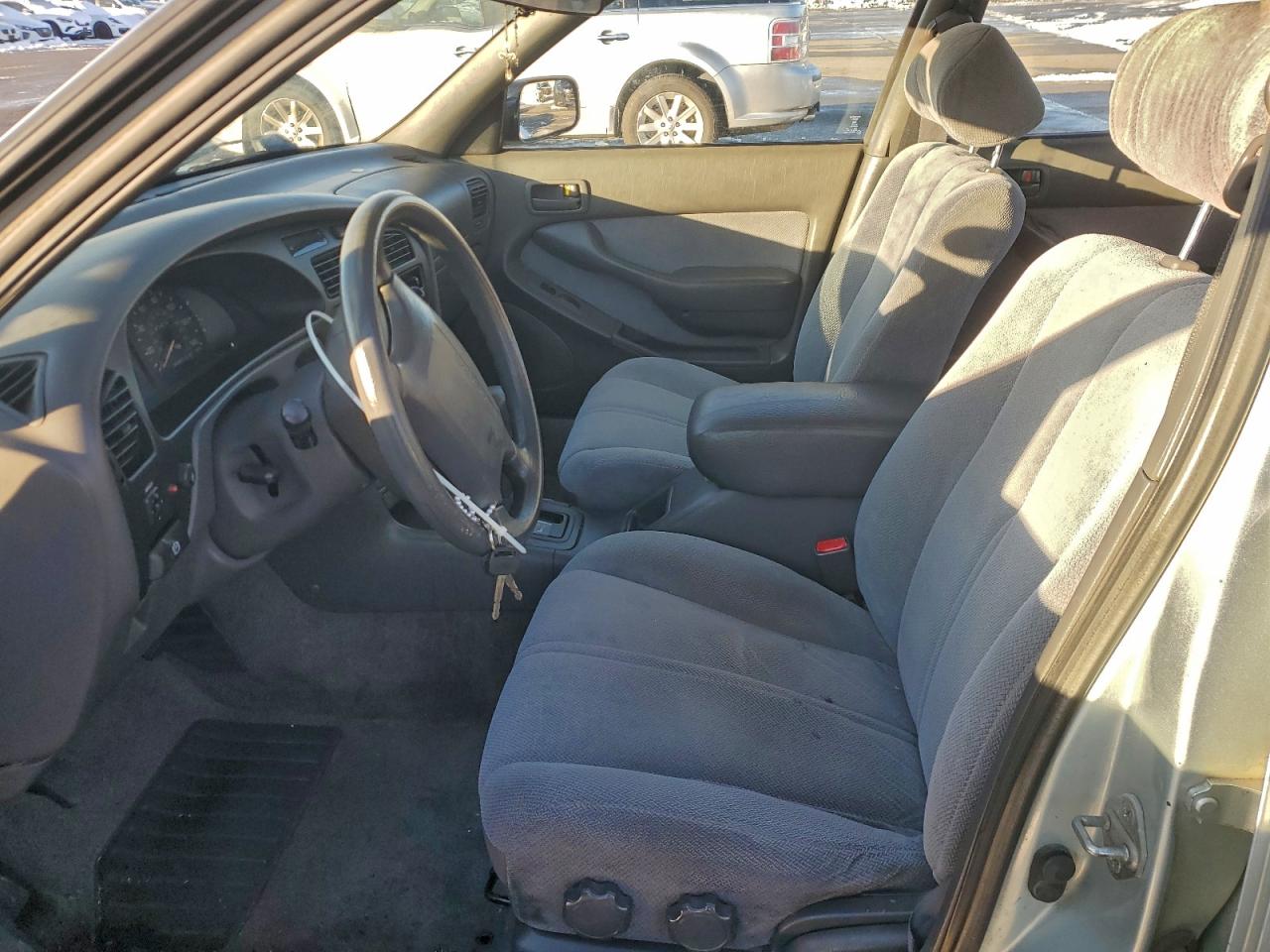 1996 TOYOTA CAMRY LE photo 7