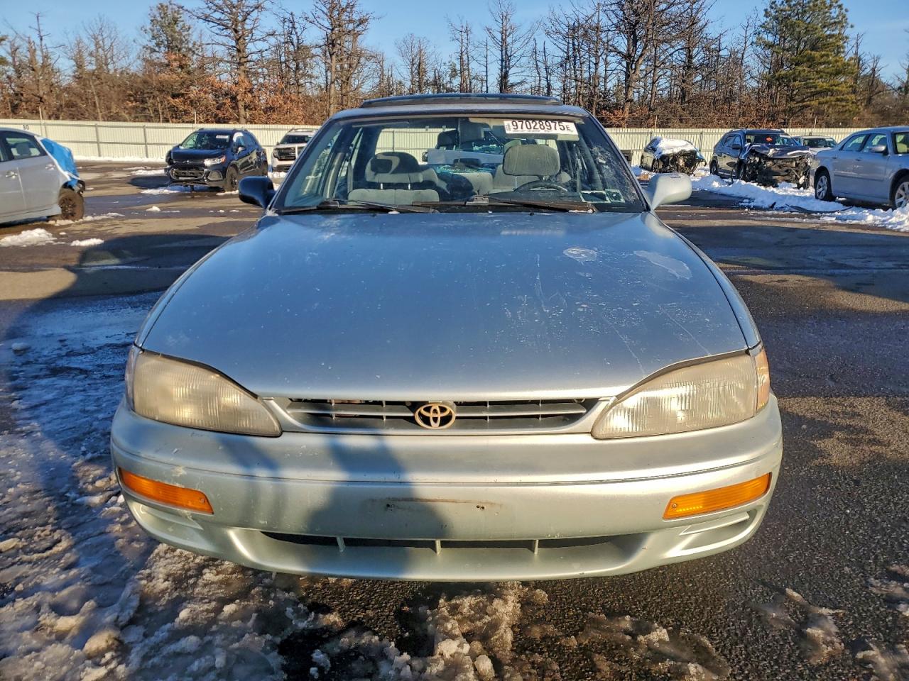 1996 TOYOTA CAMRY LE photo 5