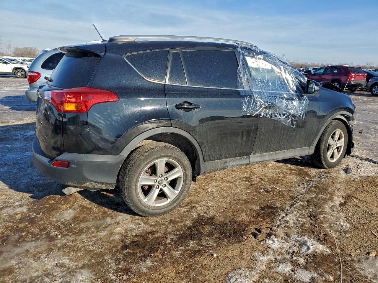2015 TOYOTA RAV4 XLE photo 3