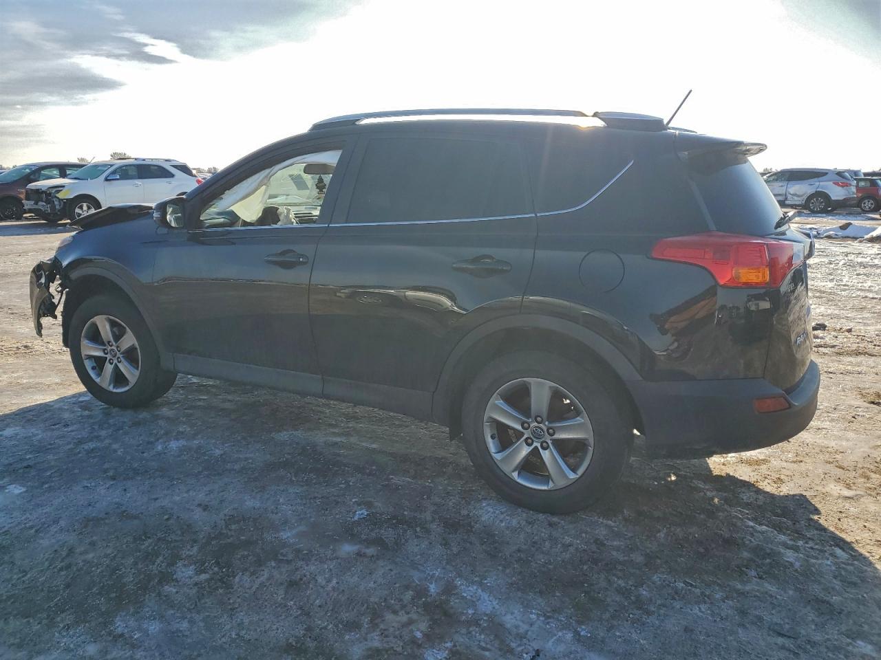 2015 TOYOTA RAV4 XLE photo 2