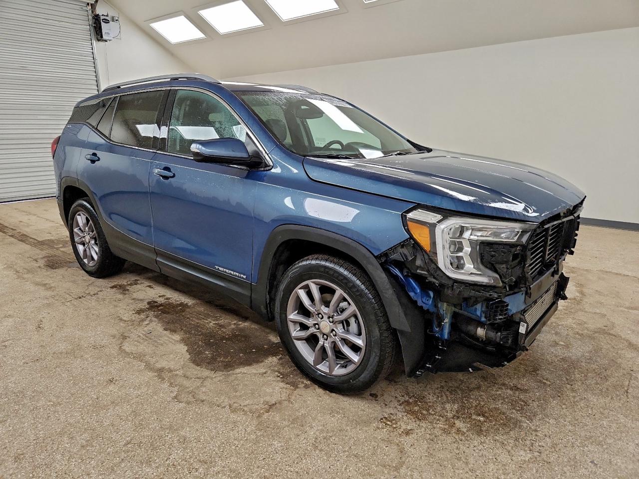 2024 GMC TERRAIN SLT photo 10