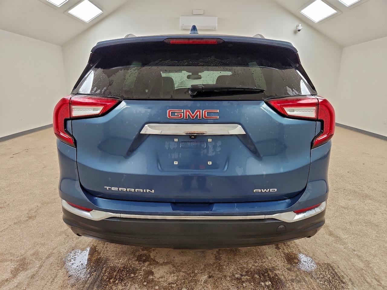 2024 GMC TERRAIN SLT photo 16