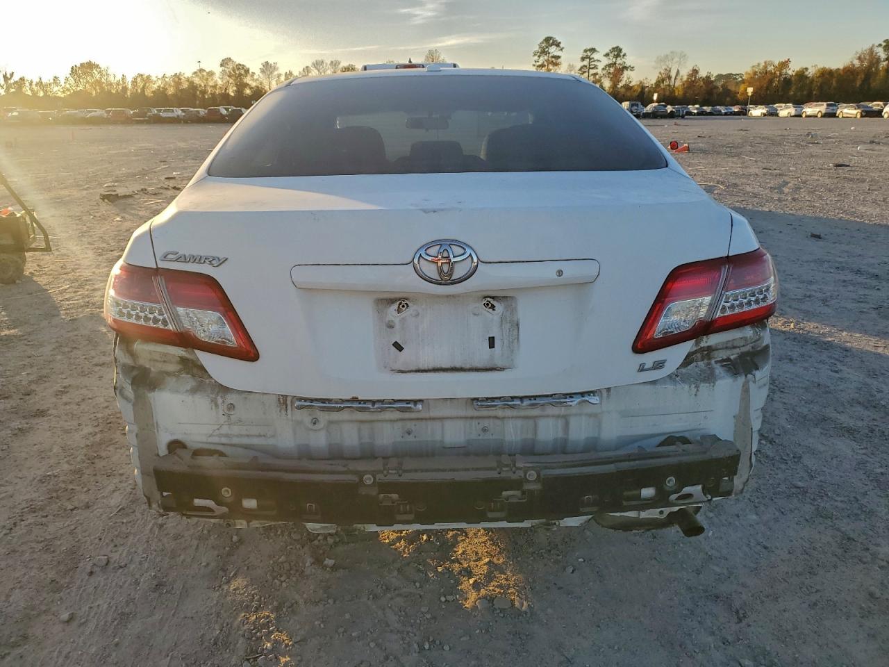 2011 TOYOTA CAMRY BASE photo 11