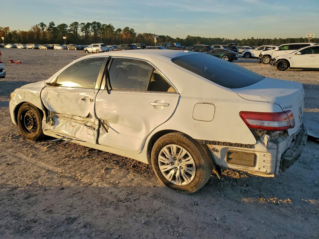 2011 TOYOTA CAMRY BASE photo 3