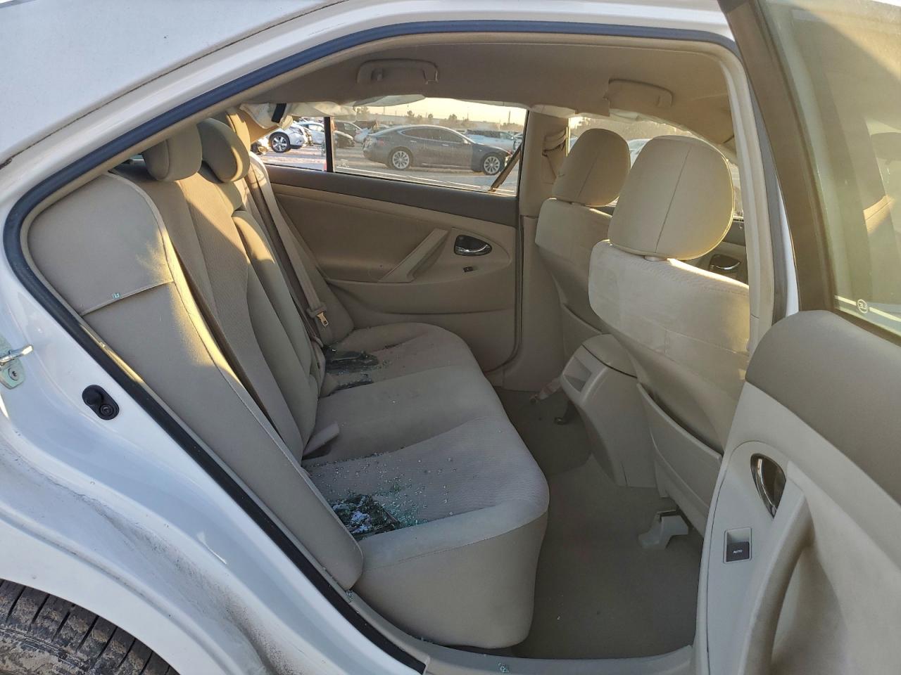 2011 TOYOTA CAMRY BASE photo 19