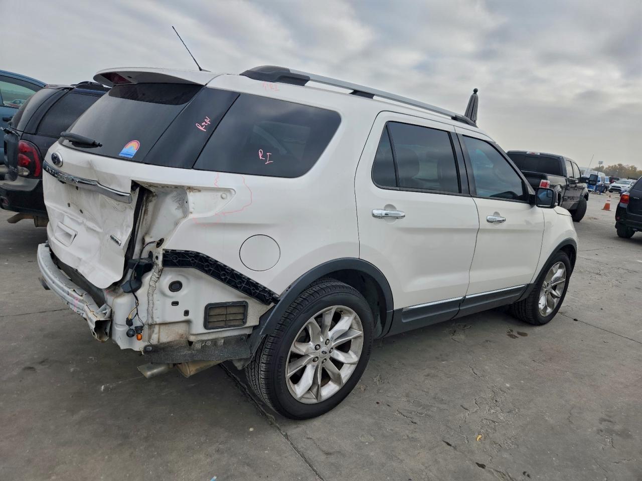 2015 FORD EXPLORER XLT photo 5