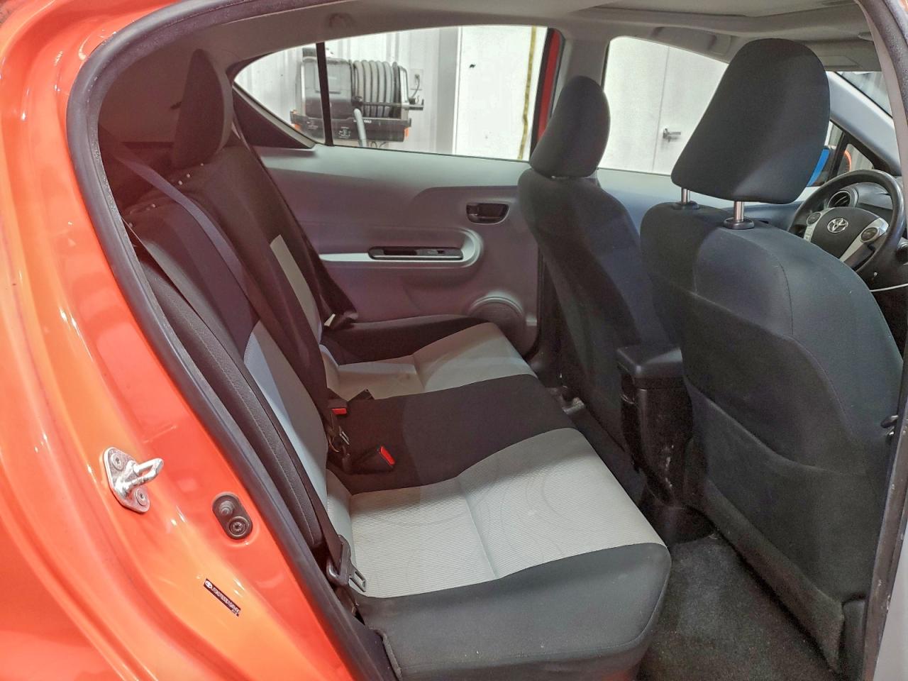 2013 TOYOTA PRIUS C photo 19