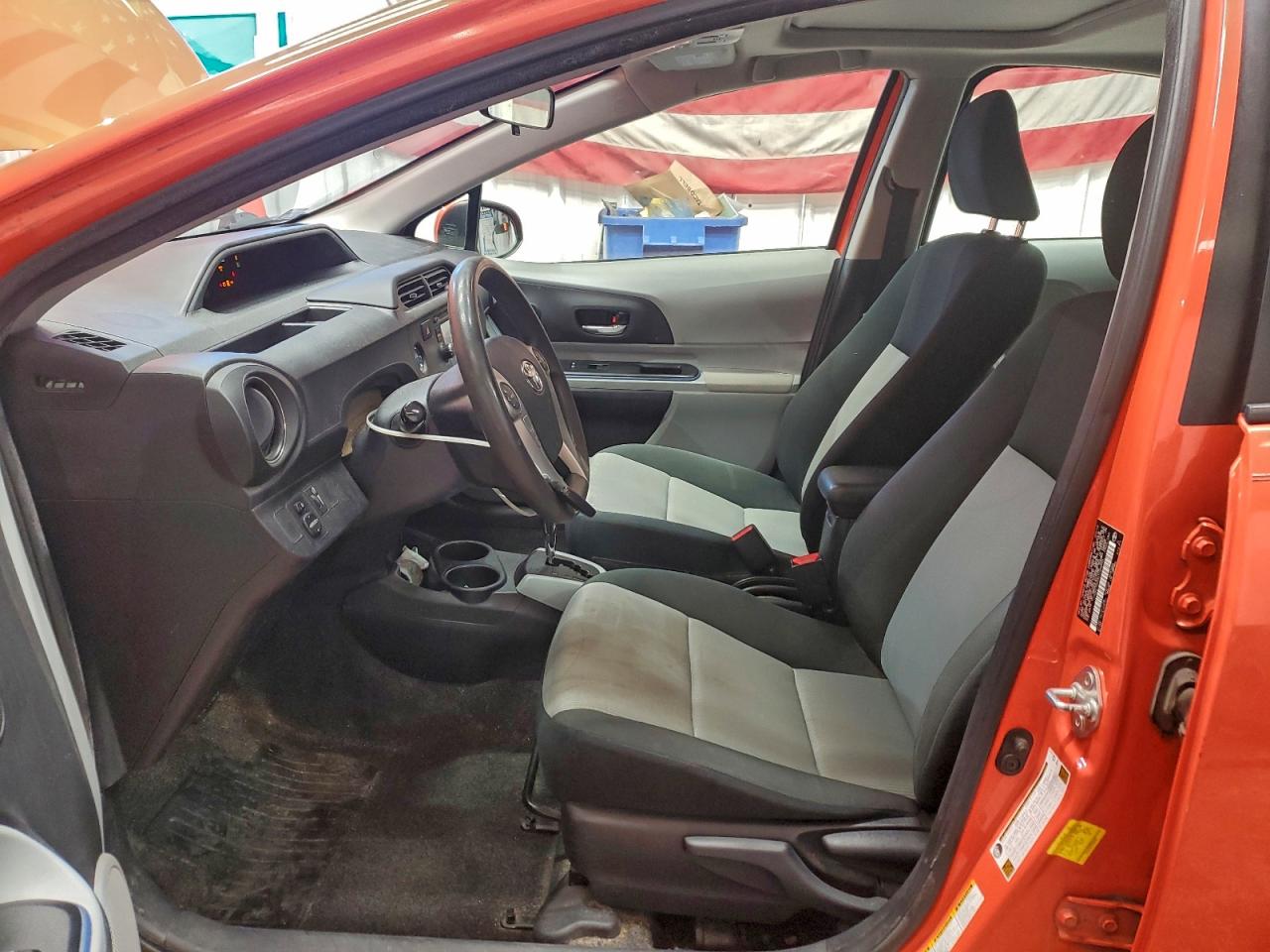 2013 TOYOTA PRIUS C photo 13