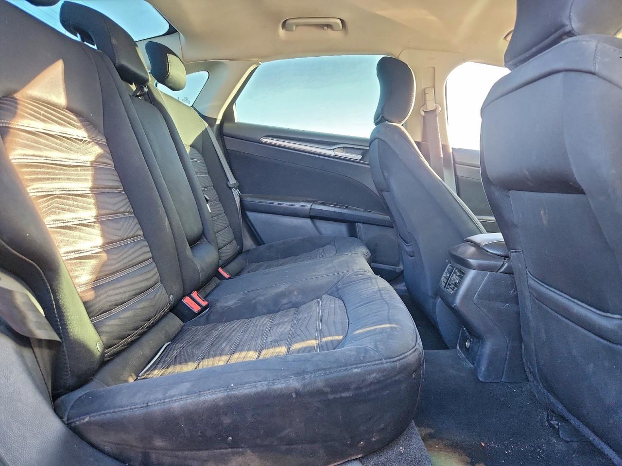 2016 FORD FUSION SE photo 10