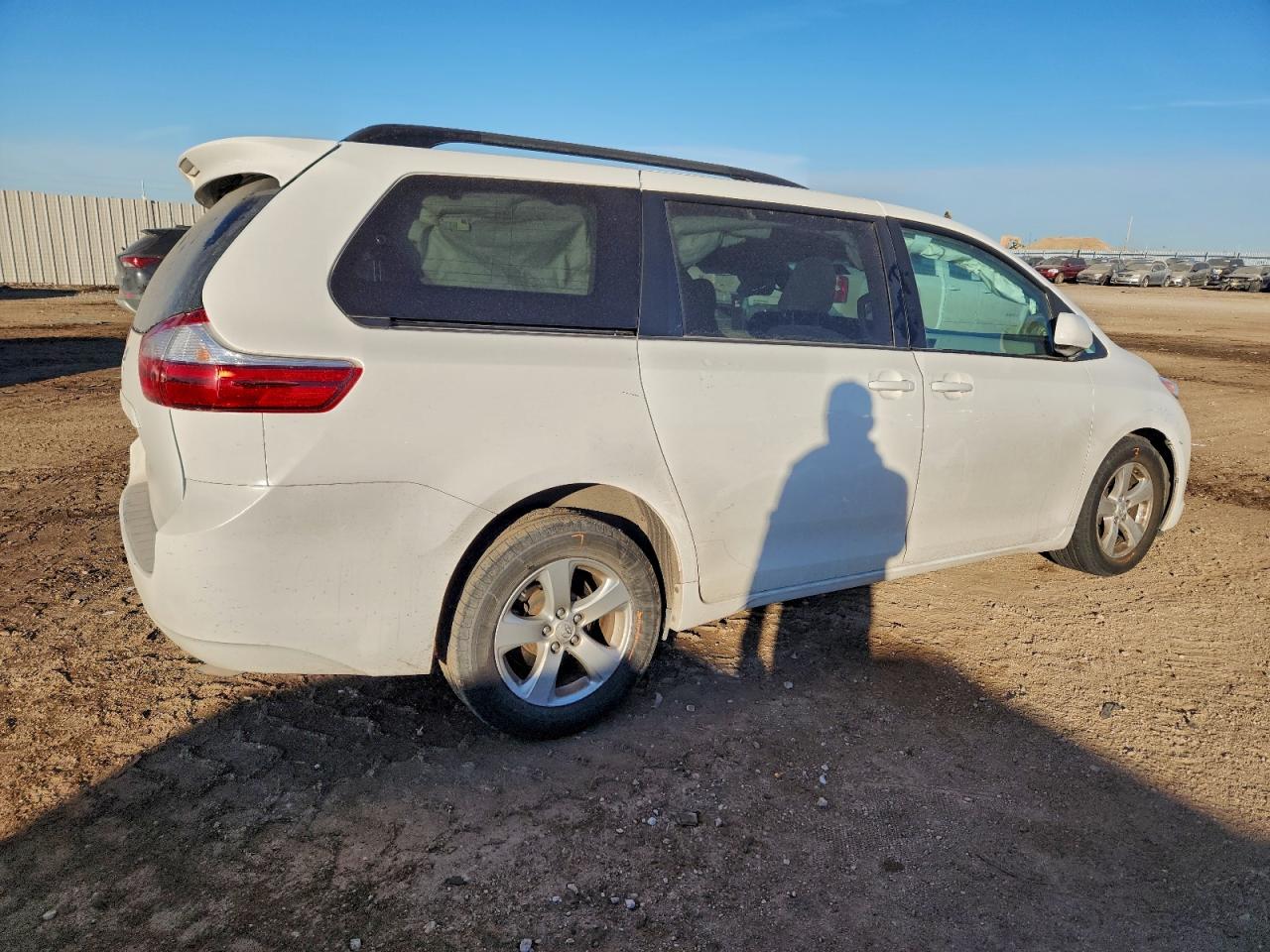 2015 TOYOTA SIENNA LE photo 3