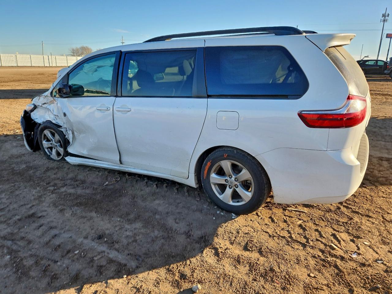 2015 TOYOTA SIENNA LE photo 2