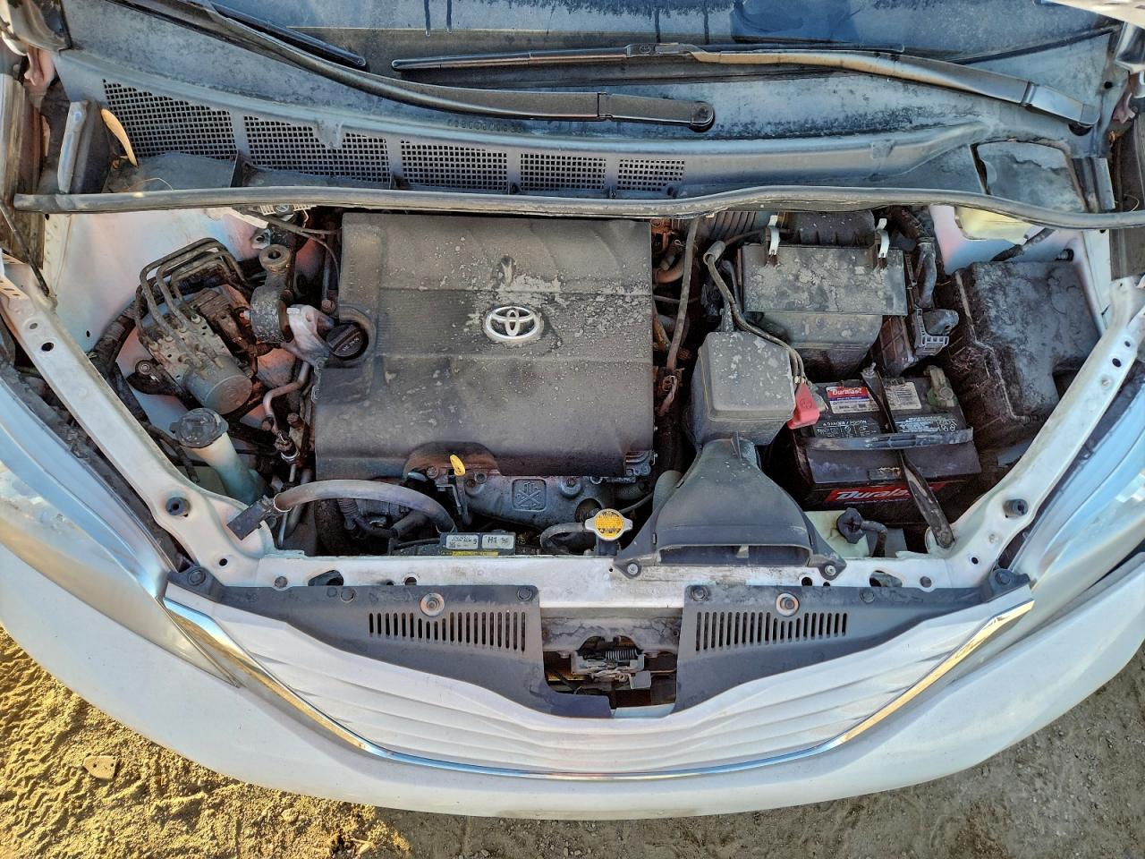 2015 TOYOTA SIENNA LE photo 12