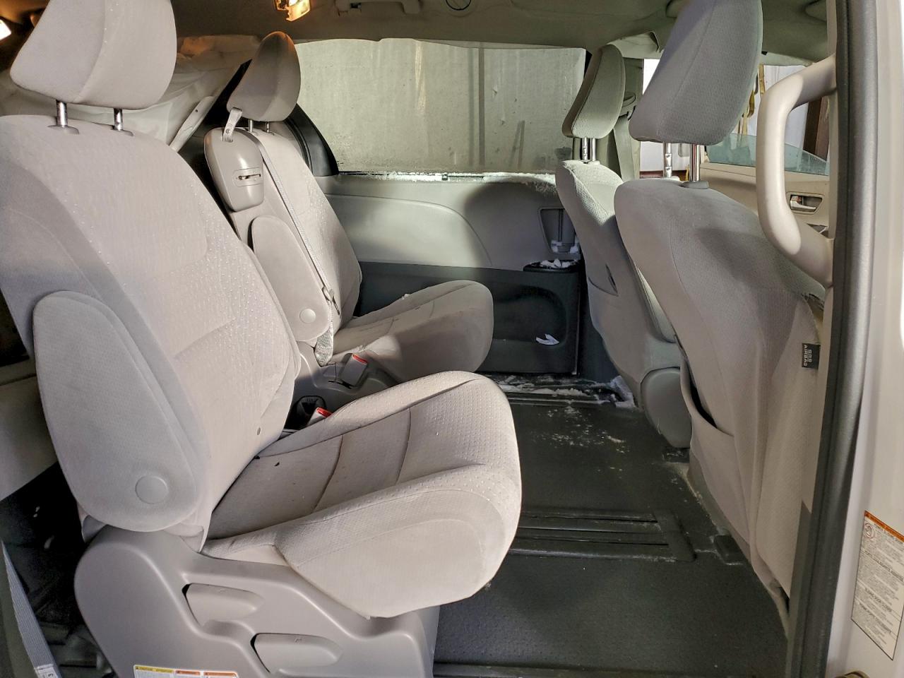 2020 TOYOTA SIENNA LE photo 11