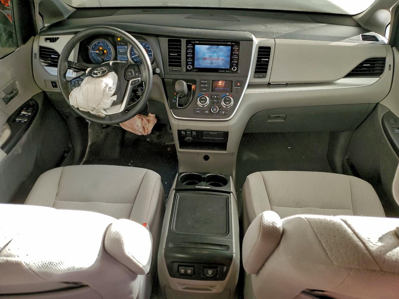 2020 TOYOTA SIENNA LE photo 8