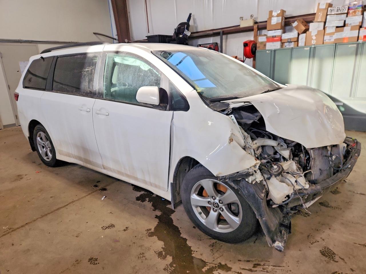 2020 TOYOTA SIENNA LE photo 4