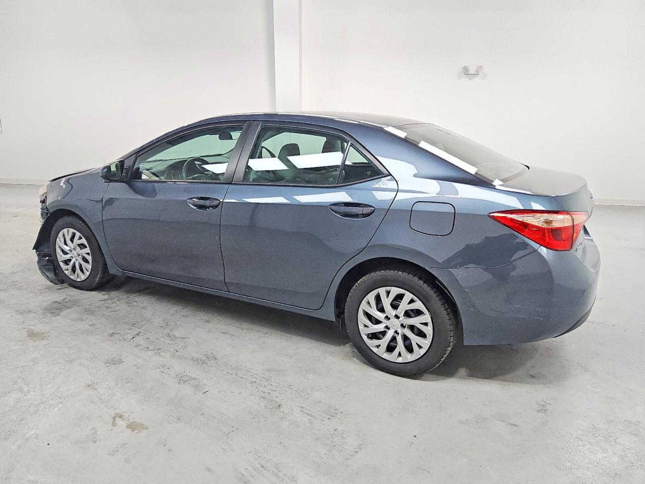 2019 TOYOTA COROLLA LE photo 3