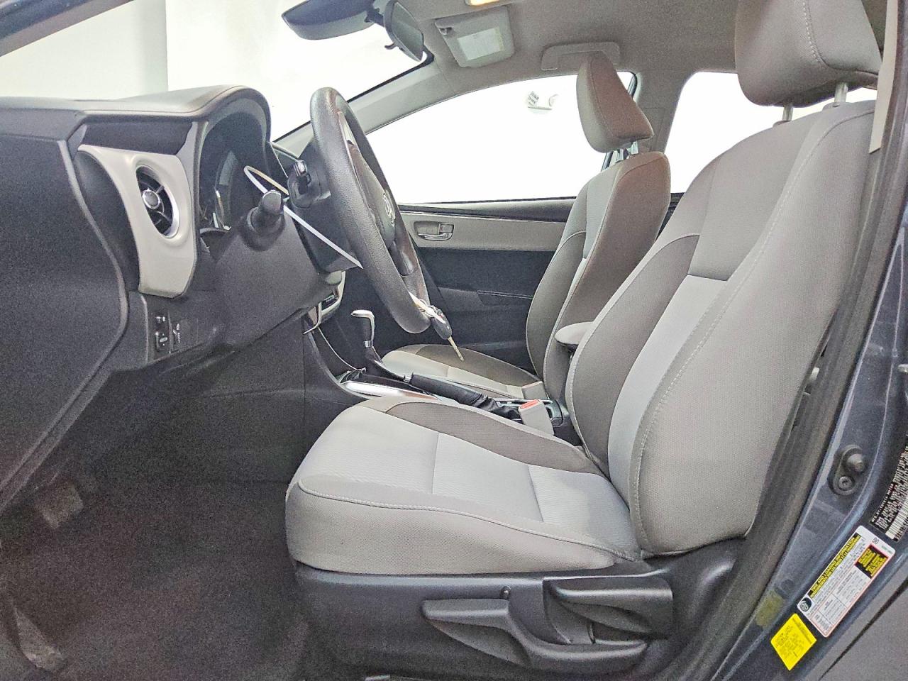 2019 TOYOTA COROLLA LE photo 13