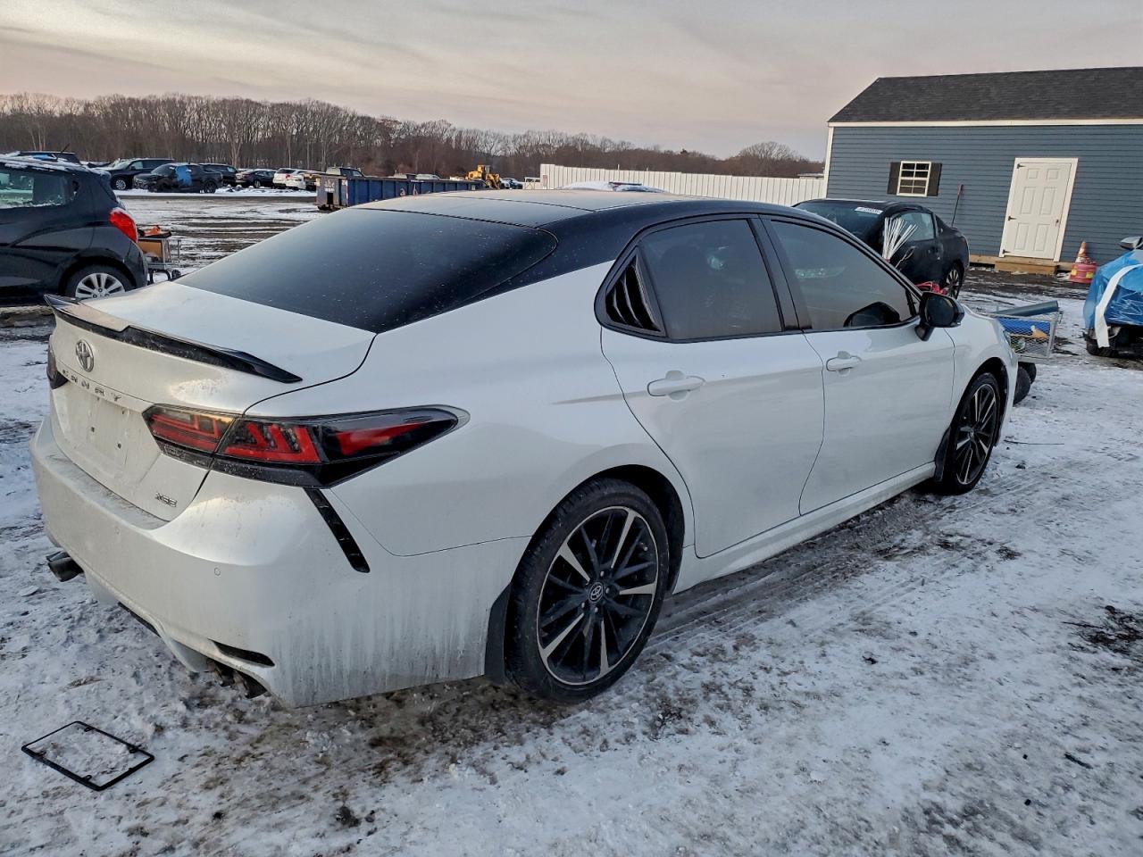 2018 TOYOTA CAMRY XSE photo 3