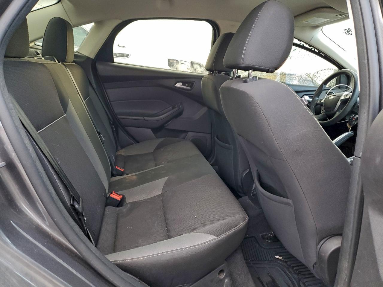 2014 FORD FOCUS SE photo 28