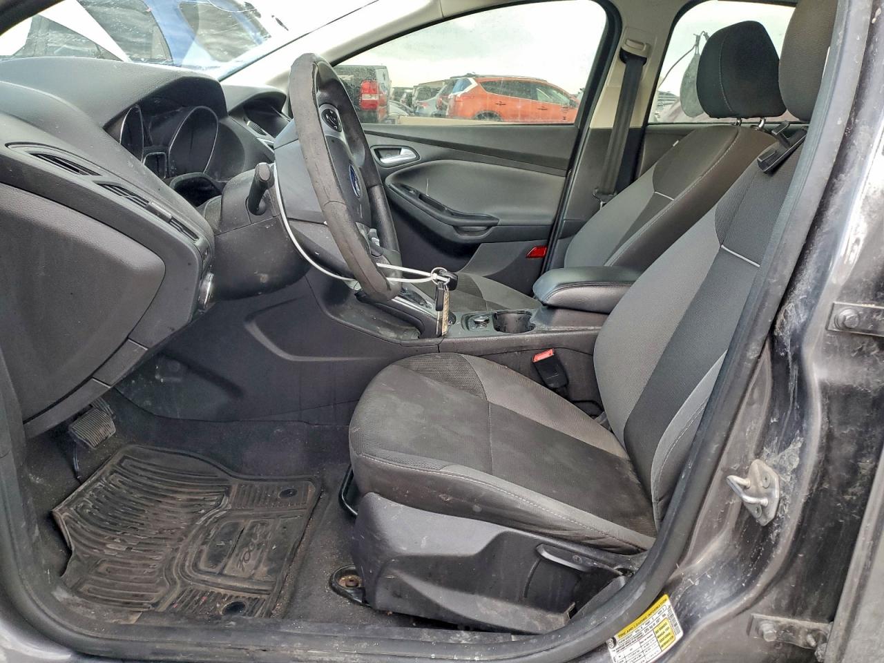 2014 FORD FOCUS SE photo 19