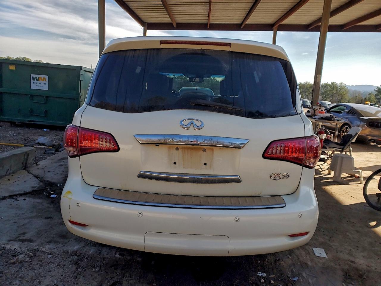 2013 INFINITI QX56 photo 16