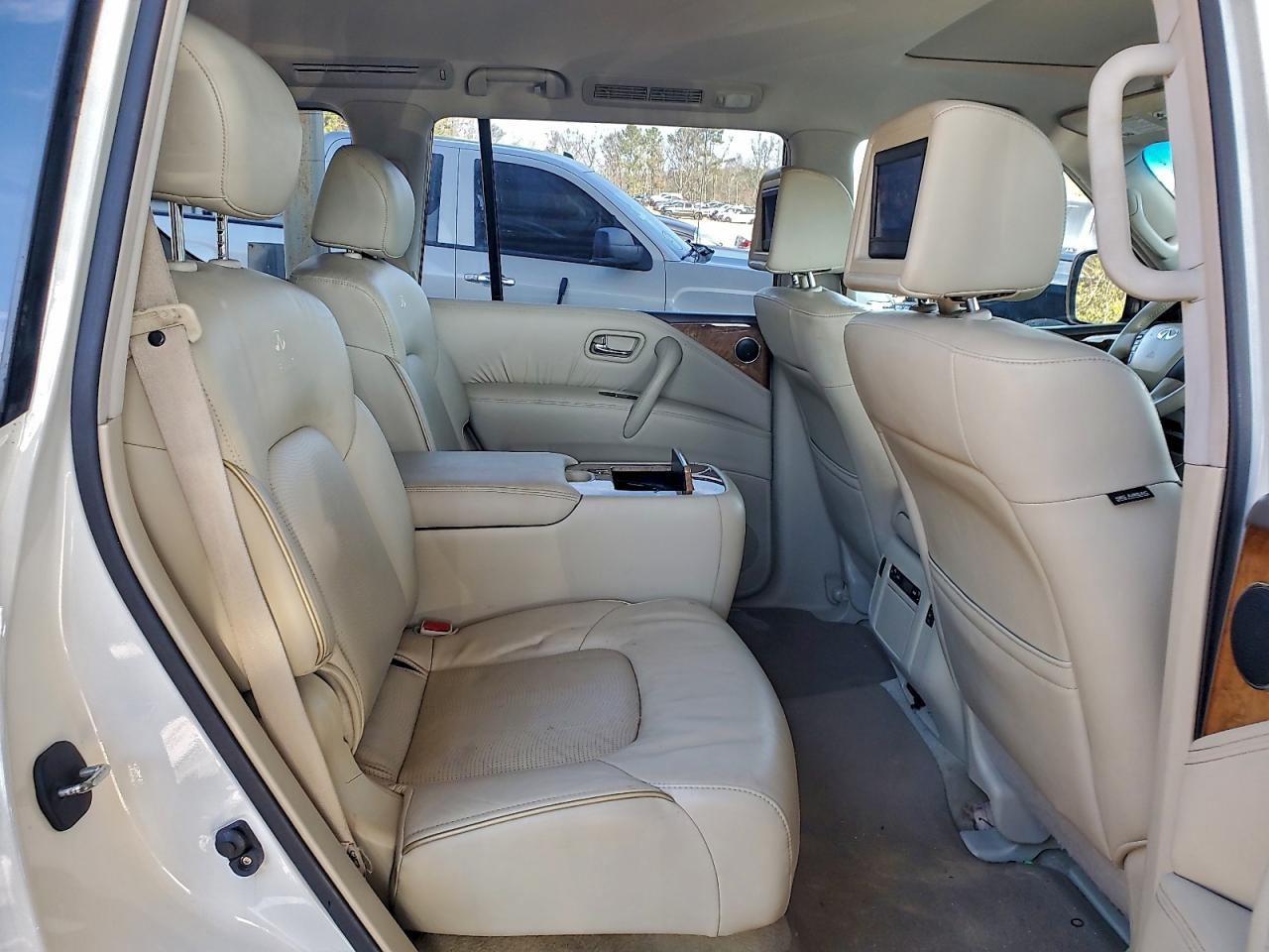 2013 INFINITI QX56 photo 28